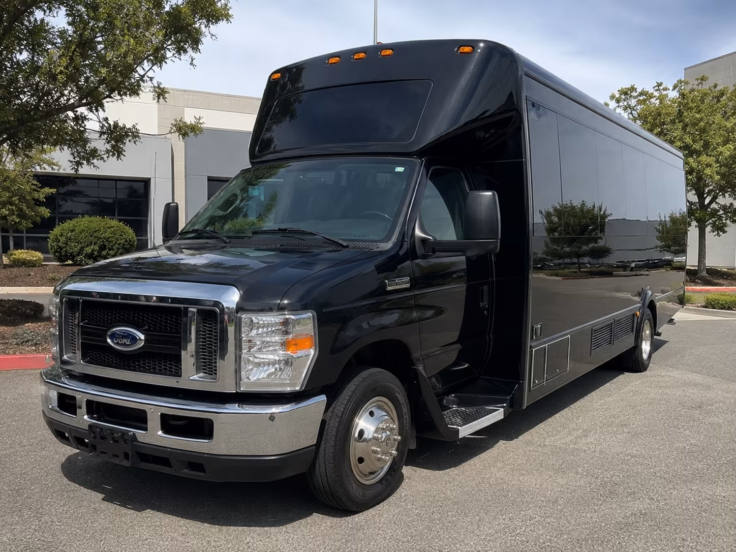 Warner Robins Birthday, Sweet 16, & Quinceañera Party Bus Rentals